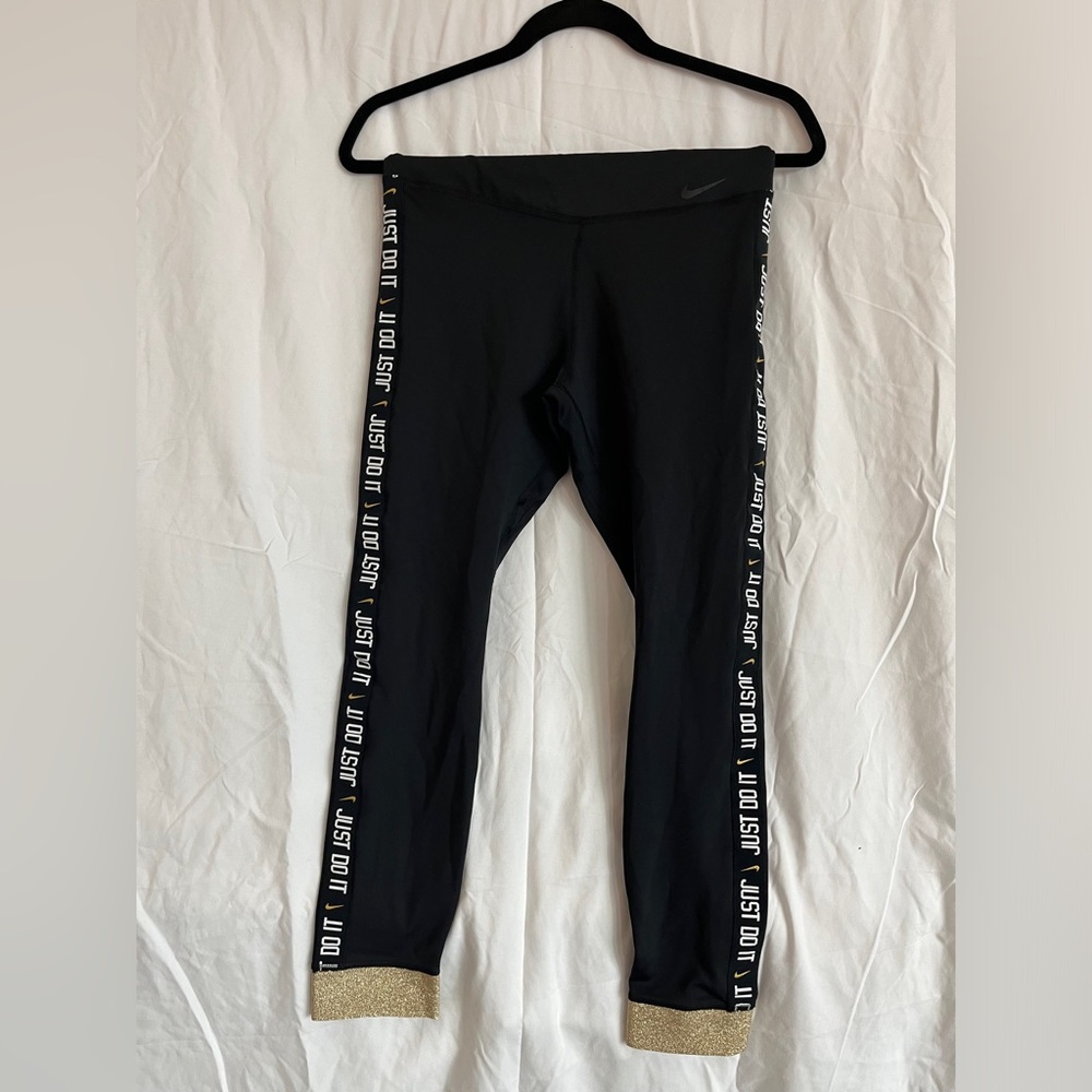 🤑🤑SIZE M WOMEN'S THE NIKE ONE LUXE Training Leggings Black / Gold